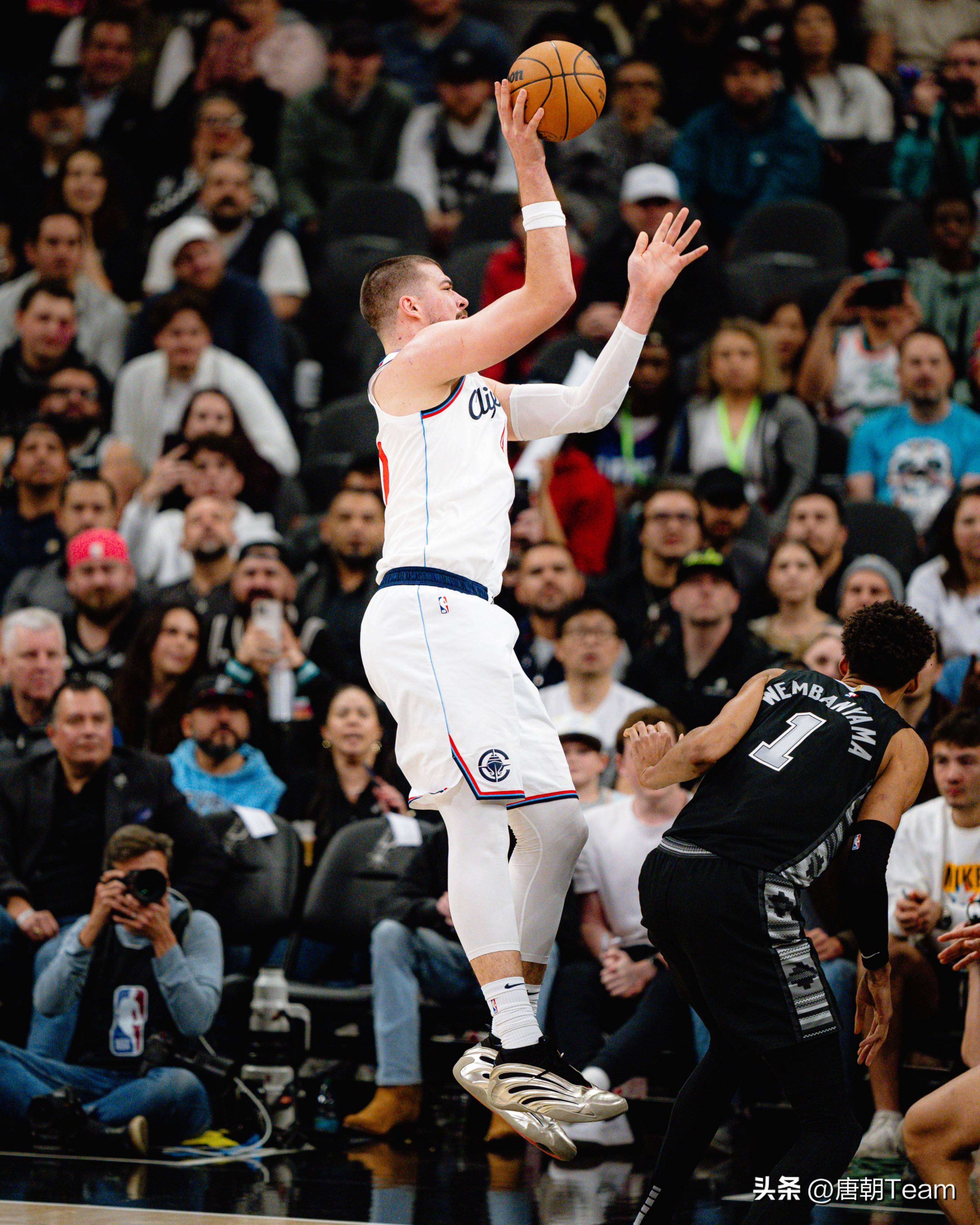 加时末段洛杉矶快船调整名单以备意甲；临场应变环节打磨；更衣室稳定；控场能力受关注(洛杉矶快船最新消息今天最新消息)