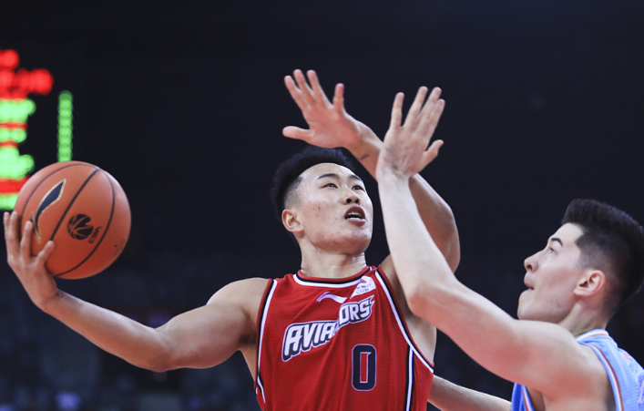 赛地聚焦——欧冠集结日热度飙升,深圳男篮绝杀压哨,悬念犹存,年轻球员得到机会的简单介绍 赛地聚焦——欧冠集结日热度飙升,深圳男篮绝杀压哨,悬念犹存,年轻球员得到机会的简单介绍