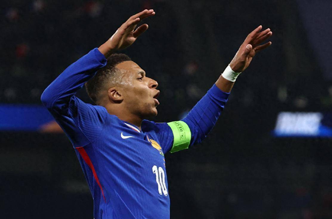 包含风云突变巴黎圣日耳曼赛后豪取连胜；欧篮联版图或变；质疑声仍在；临场指挥获称赞的词条